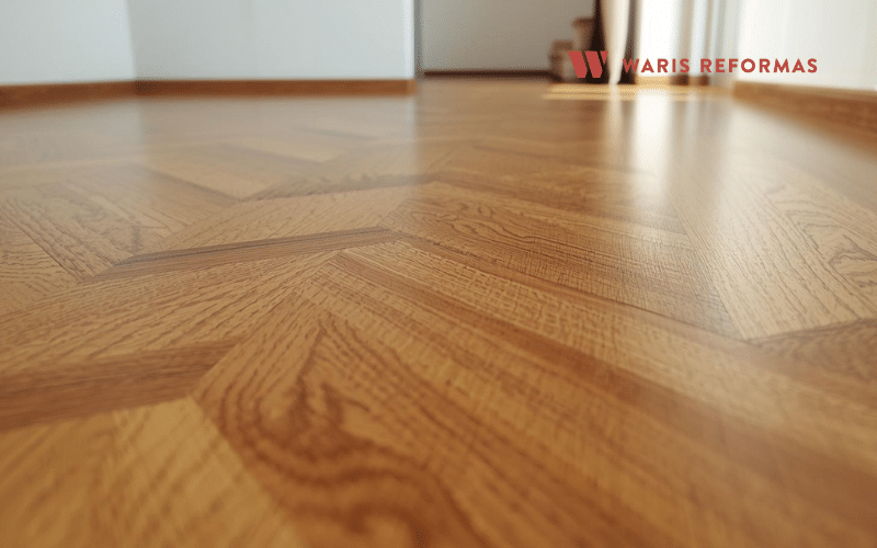 parquet renovado barnizado salon vivienda acabado brillante